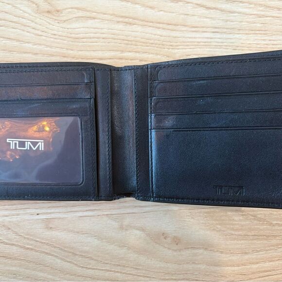 TUMI 299989 Nassau Double Billfold Wallet ID 4 Card Pockets RFID Lock Black - Picture 6 of 9